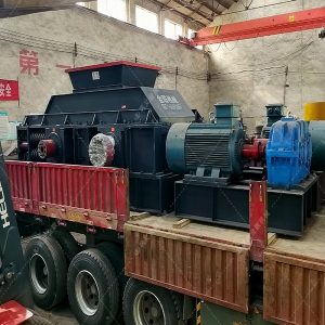 1500x1000型對輥制砂機(jī) 大型制砂機(jī)發(fā)往內(nèi)蒙古