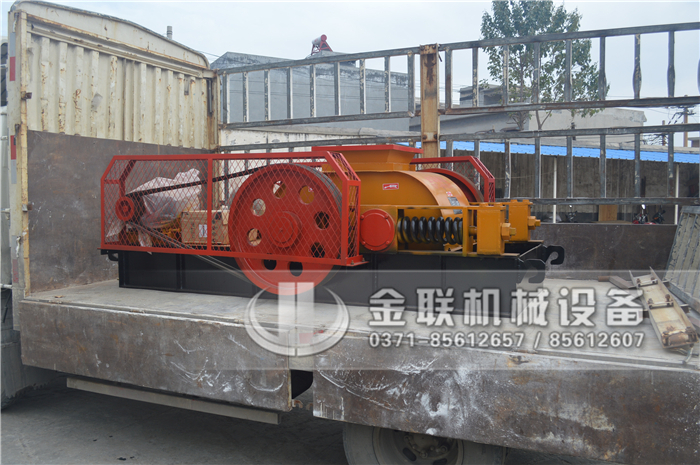 大型雙齒輥破碎機(jī)的價(jià)格是多少,有哪些合適的型號選擇? 大型雙齒輥破碎機(jī)的價(jià)格是多少,有哪些合適的型號選擇?