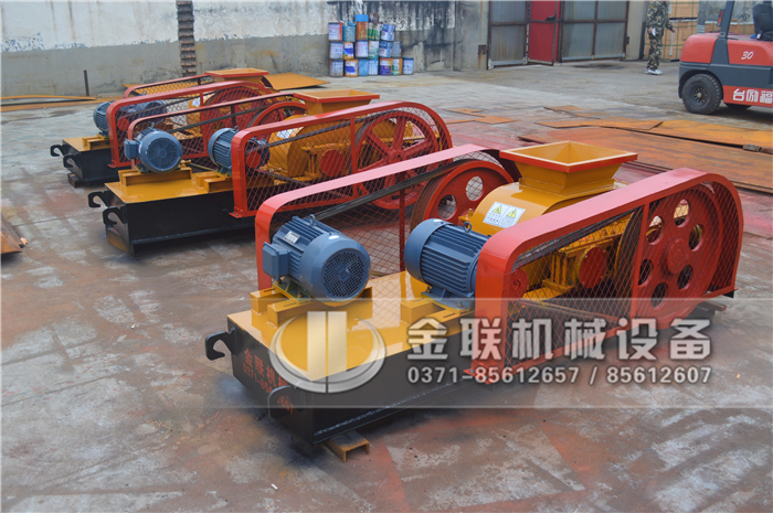 大型雙齒輥破碎機(jī)的價(jià)格是多少,有哪些合適的型號選擇? 大型雙齒輥破碎機(jī)的價(jià)格是多少,有哪些合適的型號選擇?