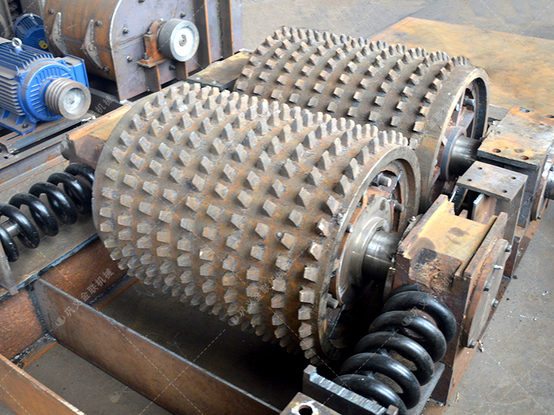 雙齒輥破碎機性能特點有哪些？是怎么破碎物料的？