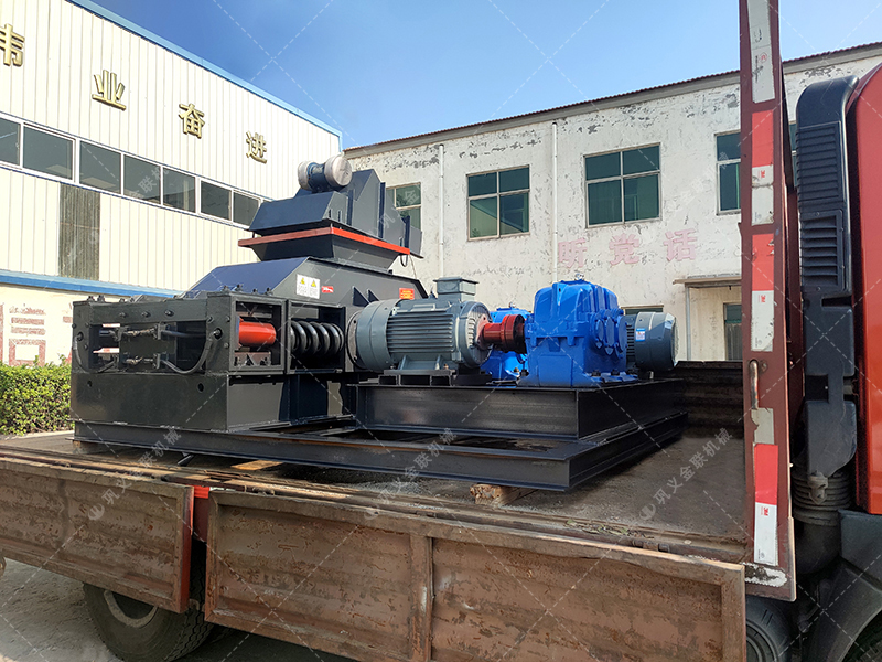 單臺(tái)2PG800x600中型對(duì)輥破碎機(jī)發(fā)貨 破碎石英砂 單臺(tái)2PG800x600中型對(duì)輥破碎機(jī)發(fā)貨 破碎石英砂