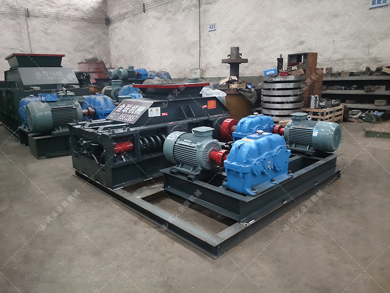 800x600型直連式對輥破碎機發往重慶