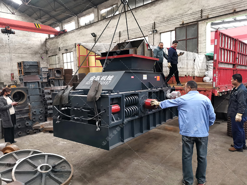 2PGY1007中大型全自動液壓對輥制砂機(jī)發(fā)往河北 2PGY1007中大型全自動液壓對輥制砂機(jī)發(fā)往河北