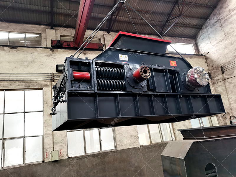 大型半自動液壓對輥破碎機發貨 破碎瓜米石