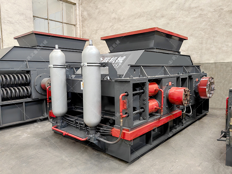 大型液壓對輥制砂機發貨 2PG1208制砂機發往山東