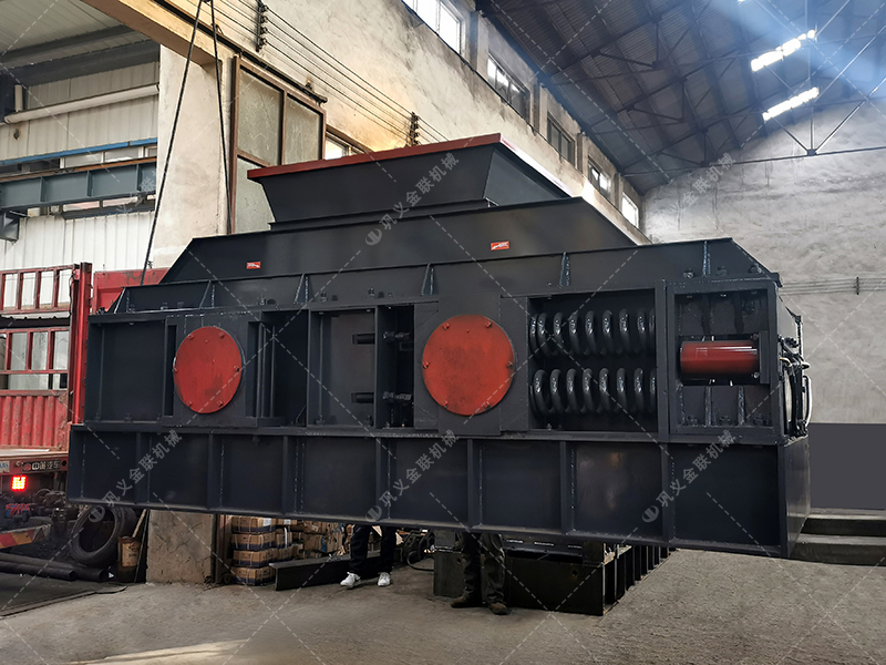 1500x1000型對(duì)輥破碎機(jī)發(fā)貨 破碎河卵石