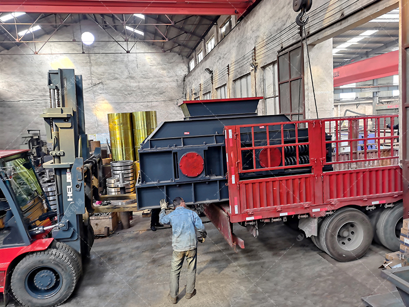 2PG1508半自動液壓對輥制砂機(jī)發(fā)貨圖片