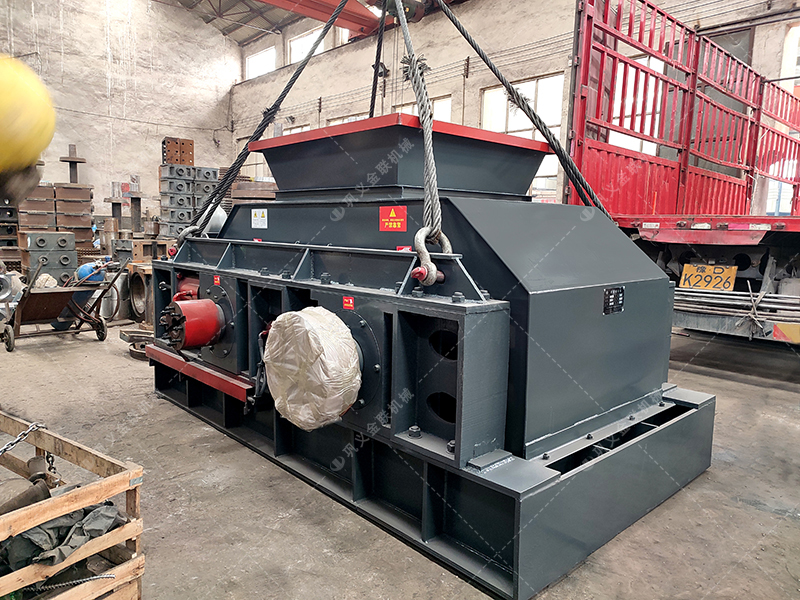 半自動2PG1200x800型液壓對輥破碎機發往四川 半自動2PG1200x800型液壓對輥破碎機發往四川