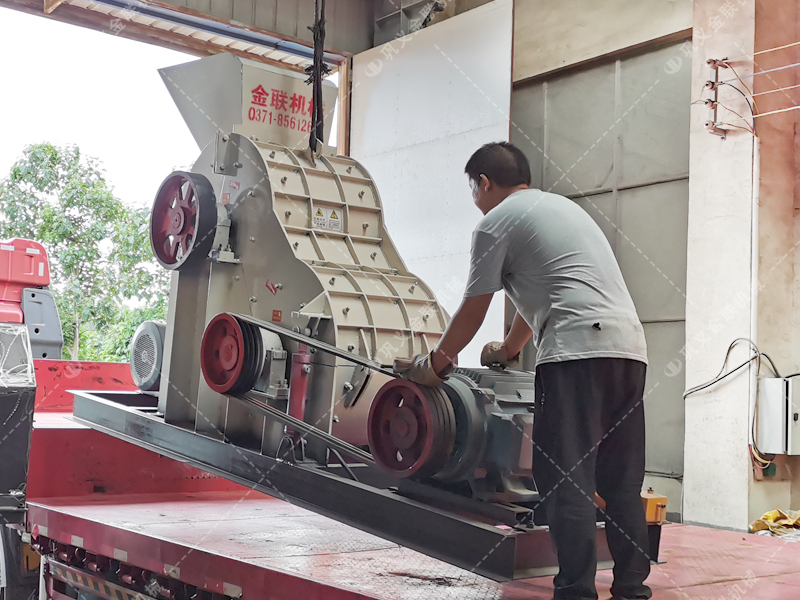 SCF88雙級粉碎機發貨圖片_發往廣東佛山_破碎高嶺土