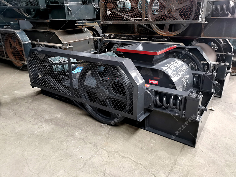 小型對(duì)輥機(jī)和雙齒輥發(fā)貨圖片_發(fā)往河南登封_破碎保溫陶瓷 小型對(duì)輥機(jī)和雙齒輥發(fā)貨圖片_發(fā)往河南登封_破碎保溫陶瓷