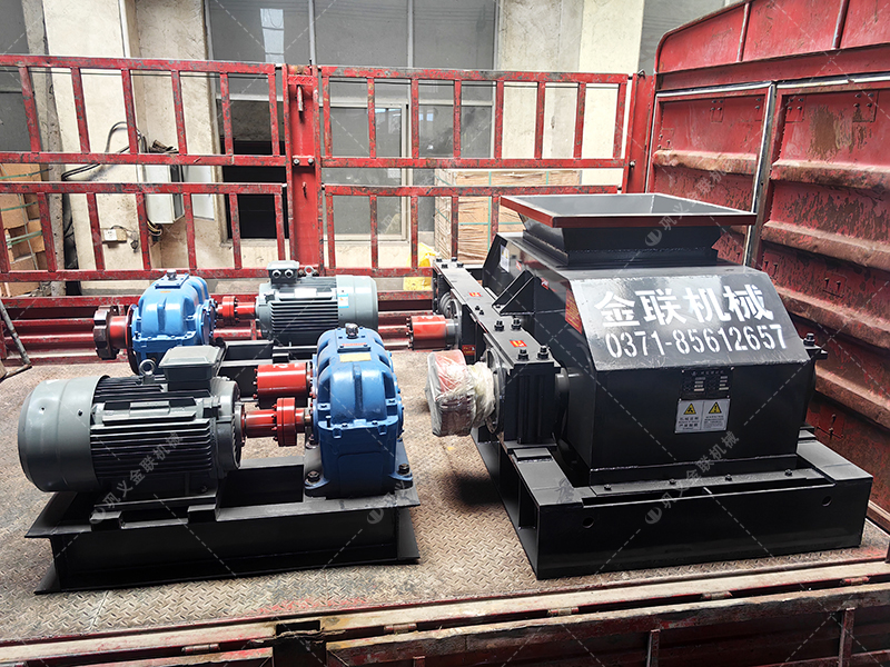 800x600型對輥破碎機(jī)發(fā)貨 破碎河卵石