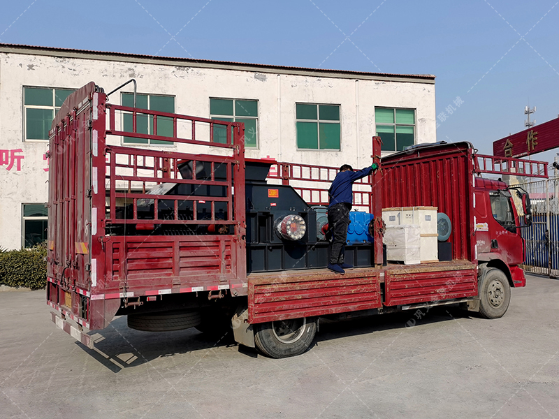 中型2PG1007液壓對輥破碎機發往非洲肯尼亞蒙巴薩