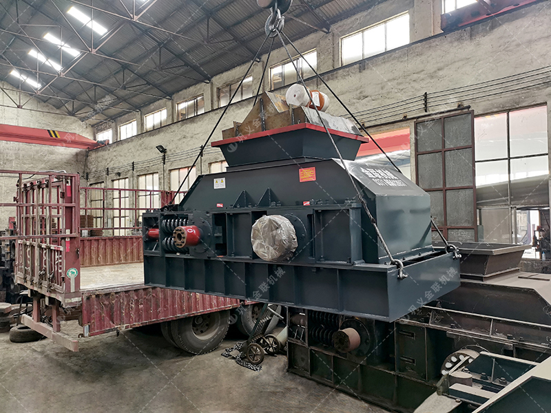 2PG1000X700對(duì)輥破碎機(jī)發(fā)貨圖片_發(fā)往湖北恩施_鵝卵石制砂 2PG1000X700對(duì)輥破碎機(jī)發(fā)貨圖片_發(fā)往湖北恩施_鵝卵石制砂