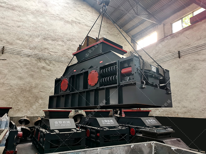 2PG1000X700連軸式對輥破碎機發貨圖片_發往廣東湛江_玄武巖制砂 2PG1000X700連軸式對輥破碎機發貨圖片_發往廣東湛江_玄武巖制砂