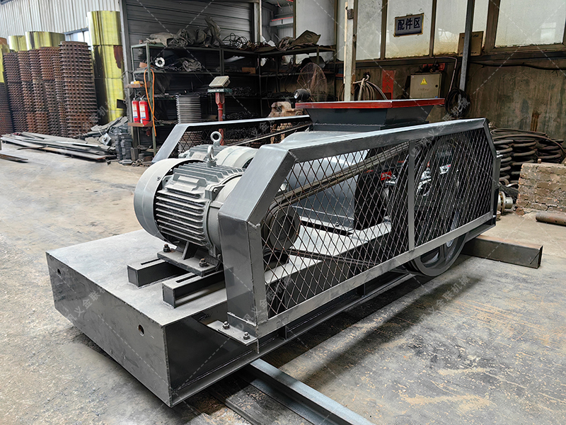 為何眾多混凝土再生廠家，都將雙齒輥破碎機(jī)視為生產(chǎn)線的 “定海神針”？?